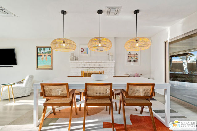 1334 S San Joaquin Drive, Palm Springs CA: https://media.crmls.org/mediaz/cc0d7cc6-50f6-4f53-b738-0b22f7de514d.jpg