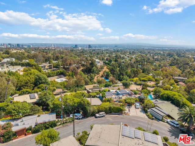 12400 Deerbrook Lane, Los Angeles CA: https://media.crmls.org/mediaz/cc0db705-2ba9-4e02-aa49-3f857d8ee05e.jpg
