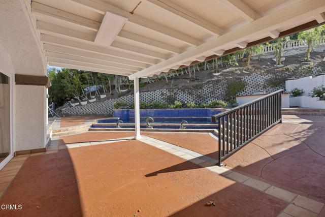 40 Saddlebow Road, Bell Canyon CA: https://media.crmls.org/mediaz/cc0deab0-4c85-442b-b6e5-d6b76f3540d9.jpg