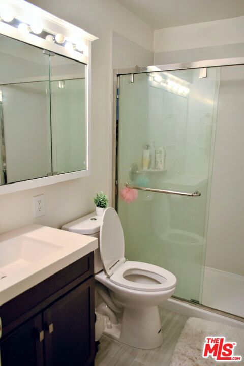 437 29th Street, San Francisco CA: https://media.crmls.org/mediaz/cc0e116a-a3f1-4853-80c2-48aa0e1aeeee.jpg