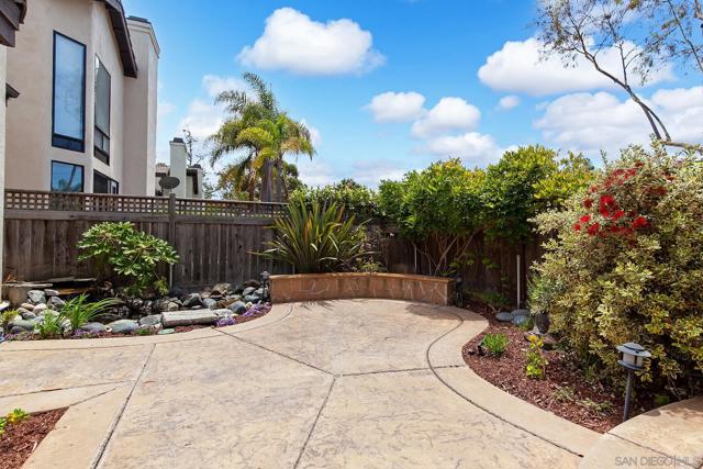 6317 CAMINITO DEL PASTEL, San Diego CA: https://media.crmls.org/mediaz/cc0e2328-6ba4-4d47-af88-bf2f2f113d73.jpg