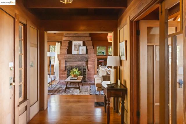636 Vincente Ave, Berkeley CA: https://media.crmls.org/mediaz/cc0e6199-6ff6-4bce-afa3-aa9ca48d862d.jpg
