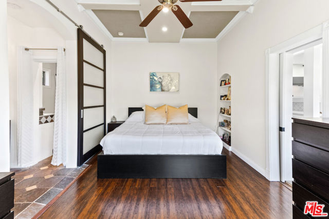 1923 Sunset Plaza Drive, Los Angeles CA: https://media.crmls.org/mediaz/cc0e6436-7047-4a99-a2e0-e2525a9d6a78.jpg