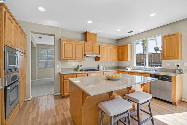 703 Seminole Ct, Discovery Bay CA: https://media.crmls.org/mediaz/cc0ebacf-1477-4772-bac0-60dacc0b676a.jpg