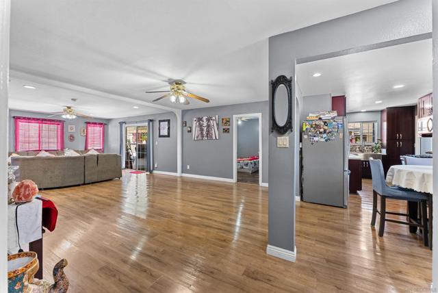 240 Ledgewood Ln, San Diego CA: https://media.crmls.org/mediaz/cc0ed65e-4a22-4a95-8aed-bda63854e0d3.jpg