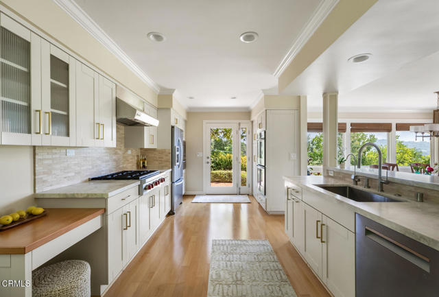 5109 Redwillow Lane, La Canada Flintridge CA: https://media.crmls.org/mediaz/cc0f2de1-5369-4b91-be6c-6212c64fdda7.jpg