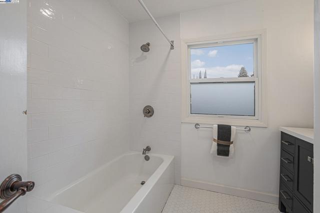 1592 SPRINGBROOK RD, Walnut Creek CA: https://media.crmls.org/mediaz/cc0f7b07-6a58-4932-9647-a8b76e89b62b.jpg