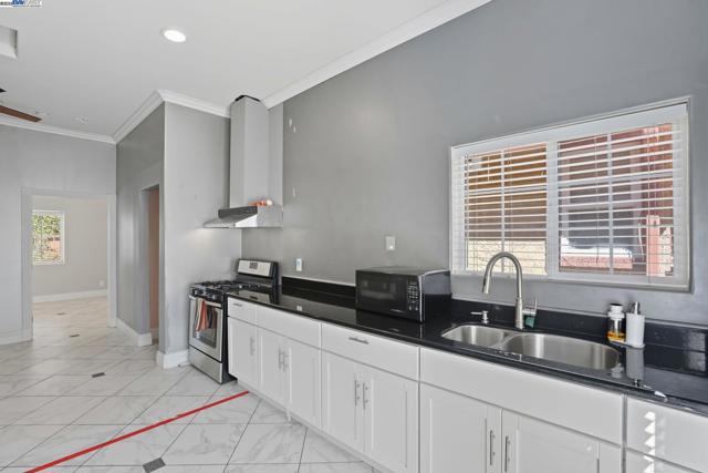 4470 Rolling Oaks Dr, Granite Bay CA: https://media.crmls.org/mediaz/cc0fdce8-50b1-4c11-8c09-2adb63bd1286.jpg