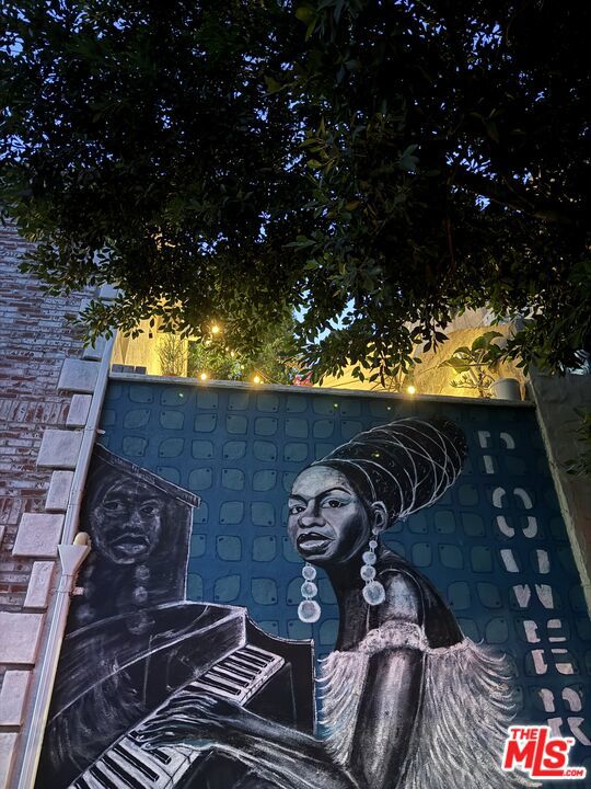 2225 N Cahuenga Boulevard, Los Angeles CA: https://media.crmls.org/mediaz/cc10728b-015e-45fc-831f-b16573253328.jpg