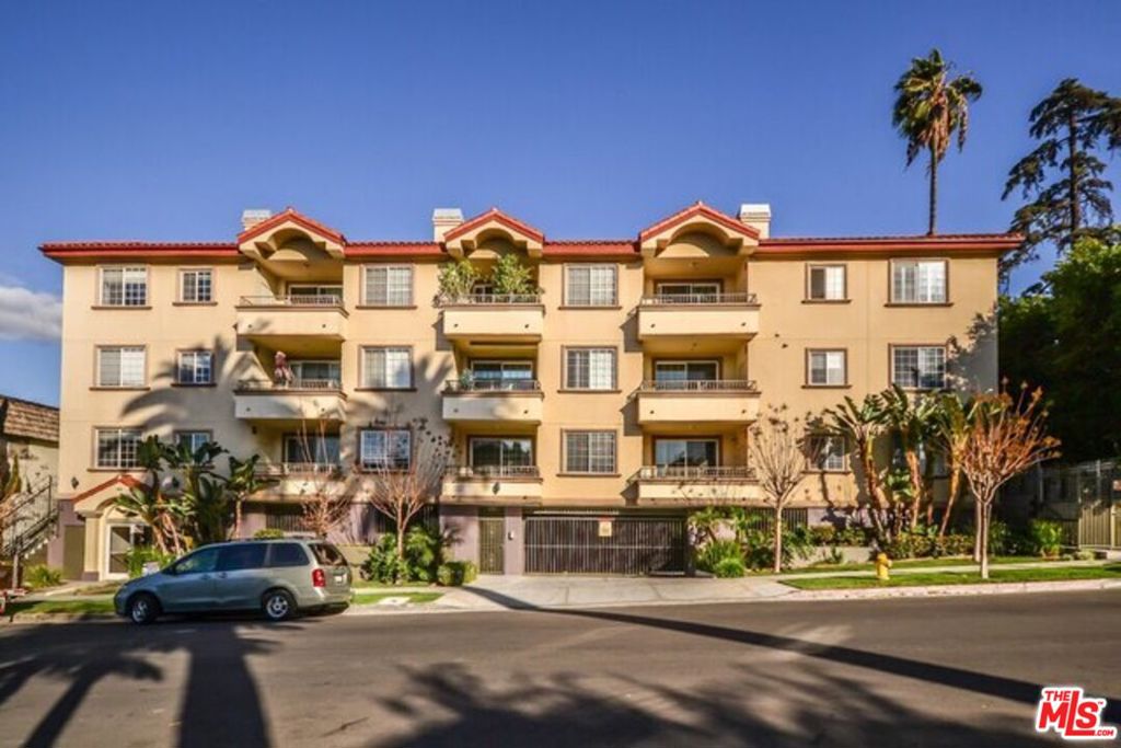 962 S Gramercy Drive #207