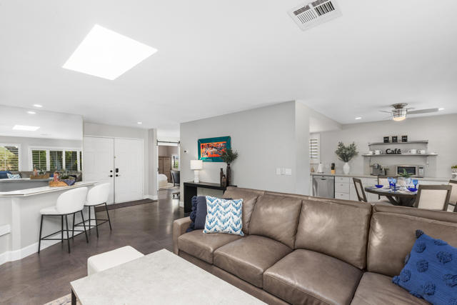 78987 Bayside Court, Bermuda Dunes CA: https://media.crmls.org/mediaz/cc10e834-cc6e-4bdb-a5fc-3d40d1a258d1.jpg
