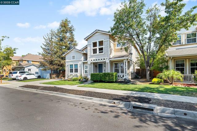 127 Sanford Ct, Brentwood CA: https://media.crmls.org/mediaz/cc113516-29d1-4458-bdef-804d4405ce27.jpg
