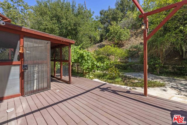 3740 Multiview Drive, Los Angeles CA: https://media.crmls.org/mediaz/cc11474c-857f-4b02-b2d4-fd9a6f98690a.jpg