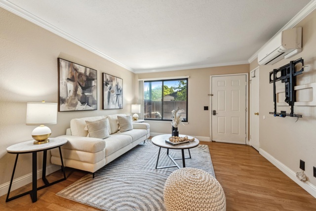 213 Ladera Plz, Union City CA: https://media.crmls.org/mediaz/cc1179a7-b0cd-4a69-b710-9dfeeec27a24.jpg