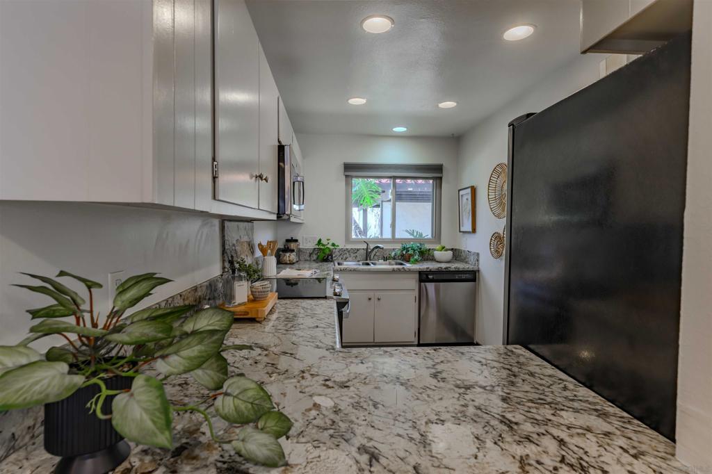 4202 Loma Riviera Ln - photo 9