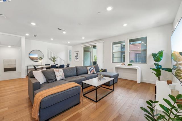 5860 Midnight Place, Dublin CA: https://media.crmls.org/mediaz/cc1283b9-26d2-43a5-a2a1-bfe6ea862c19.jpg