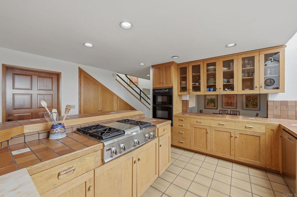 1042 Hymettus Avenue - photo 18