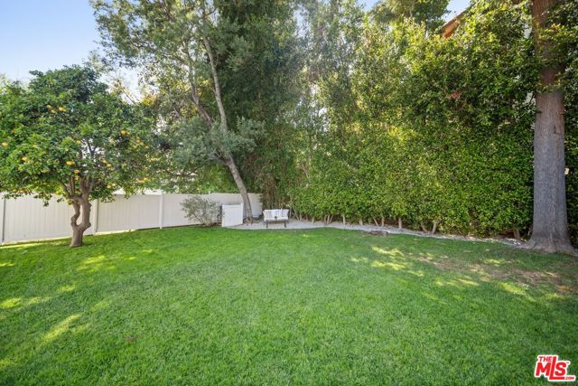 2107 Coldwater Canyon Drive, Beverly Hills CA: https://media.crmls.org/mediaz/cc12c2b2-f4b5-4aec-82ca-287cd4465467.jpg