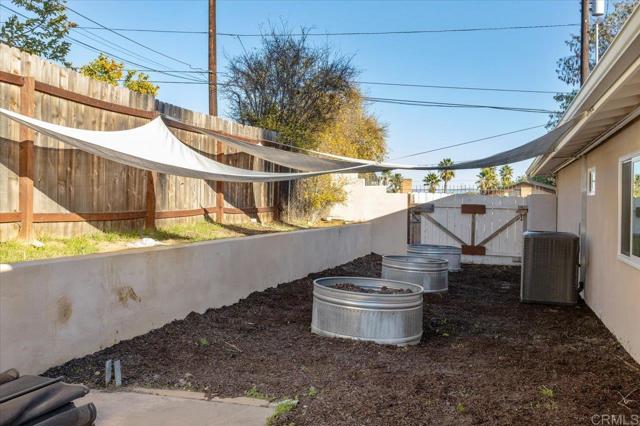 1971 Bernardo Avenue, Escondido CA: https://media.crmls.org/mediaz/cc12c894-58ec-455a-90e4-cb5e45faa90f.jpg