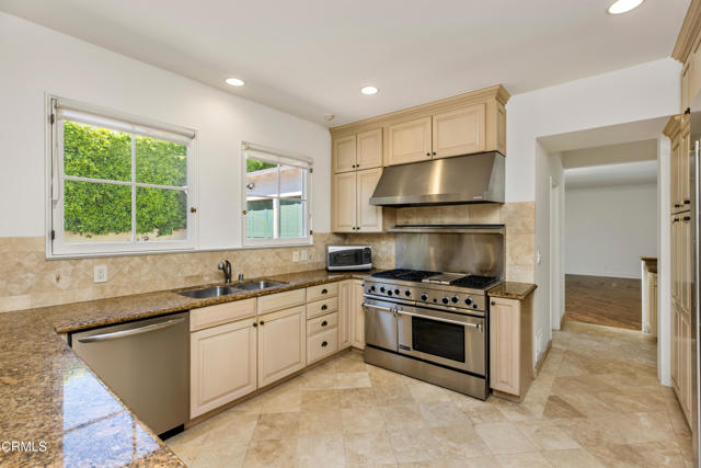 1184 Arden Road, Pasadena CA: https://media.crmls.org/mediaz/cc12e168-f6ee-40e3-96bb-54ee64105a97.jpg