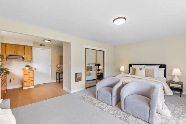 2070 42nd Avenue, San Francisco CA: https://media.crmls.org/mediaz/cc130888-4913-4329-9642-3611685451ec.jpg