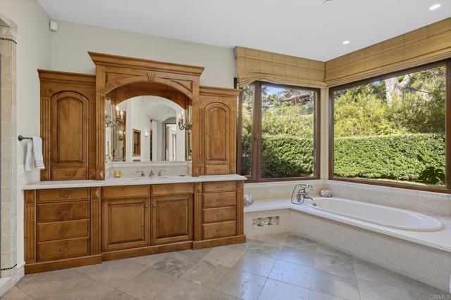 271 Ocean View Ave, Del Mar CA: https://media.crmls.org/mediaz/cc144a84-5f93-410f-8fdf-d03653aa8d74.jpg
