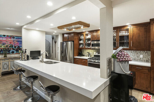 1650 Veteran Avenue, Los Angeles CA: https://media.crmls.org/mediaz/cc149aaa-6f63-4284-a1ae-678656452aab.jpg