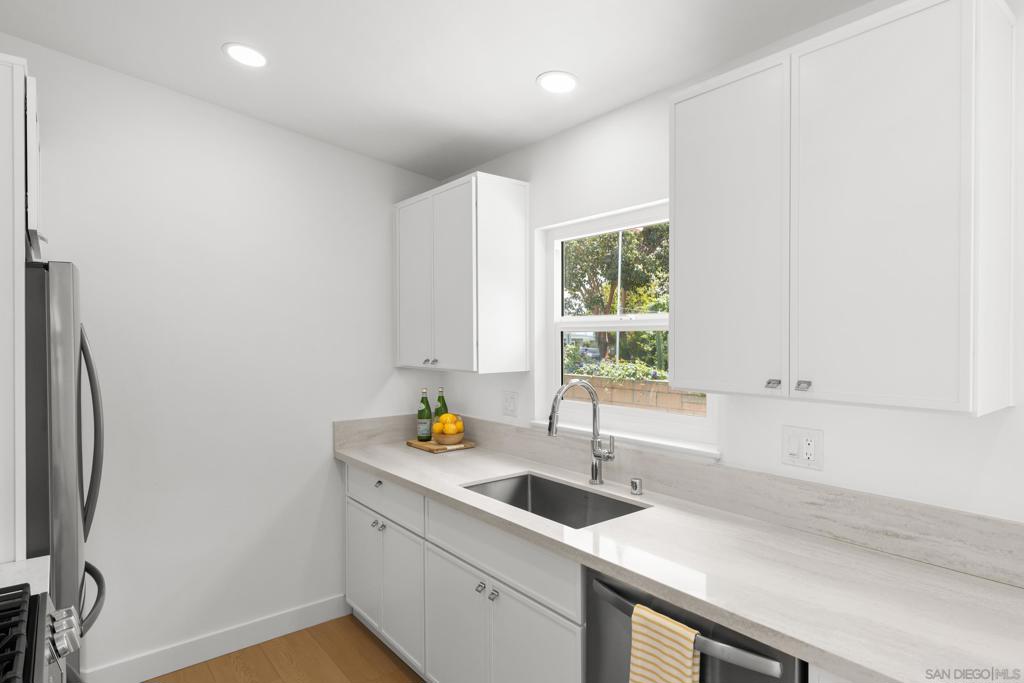 8851 Geraldine Ave - photo 11