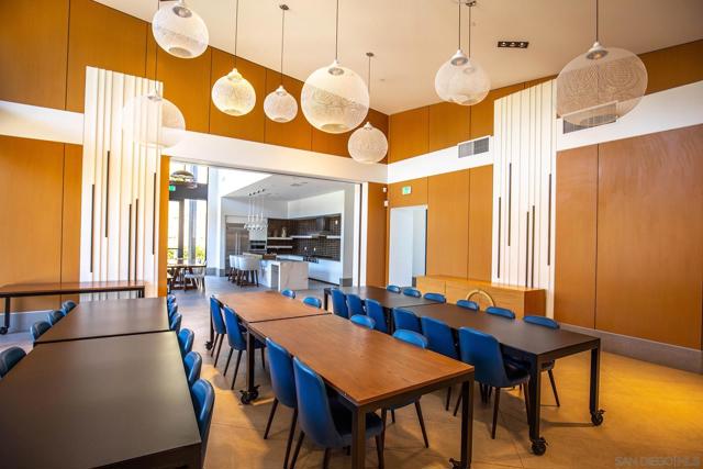 2921 Via Alta Pl, San Diego CA: https://media.crmls.org/mediaz/cc161951-ecf0-4390-95fb-f9cc7dc8657a.jpg
