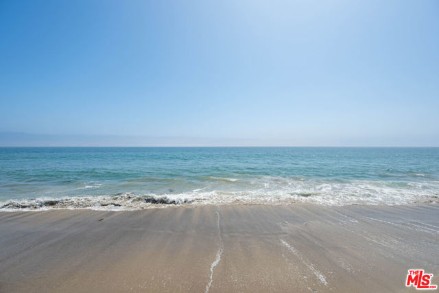 25154 Malibu Rd, Malibu CA: https://media.crmls.org/mediaz/cc163533-7e8b-429c-9ec1-c8c9fd006c89.jpg