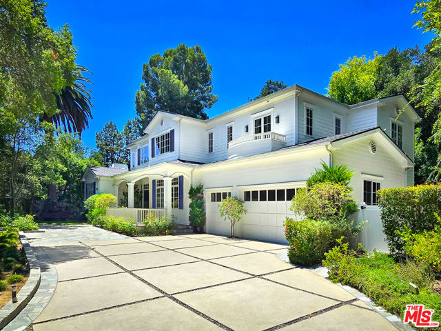 3815 Valley Meadow Road, Encino CA: https://media.crmls.org/mediaz/cc165ac0-4484-4d4e-9d35-2ef7c76392f7.jpg