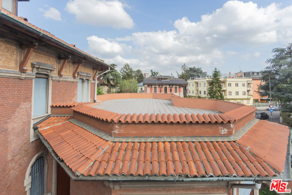 https://media.crmls.org/mediaz/cc168ec2-3839-403d-8426-02c889c83f0f.jpg?preset=X-Large