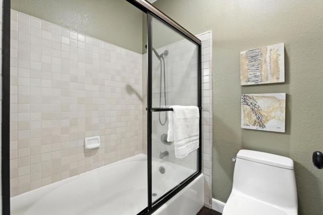 425 Cork Harbour Circle,  CA: https://media.crmls.org/mediaz/cc170257-4a21-4a52-bb14-b0610585173f.jpg