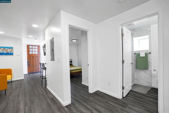 2020 17Th Ave, Oakland CA: https://media.crmls.org/mediaz/cc171356-7515-4d1d-80d3-7471bb37a44e.jpg