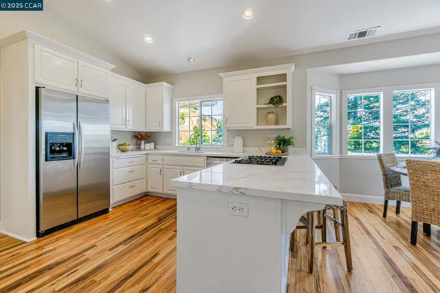 631 La Vista Rd, Walnut Creek CA: https://media.crmls.org/mediaz/cc17c5da-06b7-4776-b495-45c4004290e8.jpg