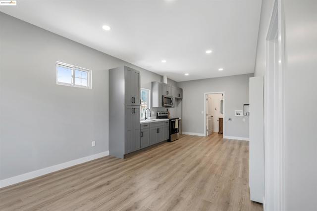 221 4th, Richmond CA: https://media.crmls.org/mediaz/cc182951-99d0-4d07-a61b-1ab96ddbac68.jpg