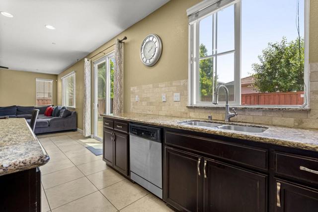 1420 Cielo Vista Lane, Gilroy CA: https://media.crmls.org/mediaz/cc1830c0-1932-47c9-9488-96aef329f13e.jpg