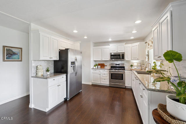 Detail Gallery Image 11 of 39 For 25 Faulkner Ct #25,  Ventura,  CA 93003 - 2 Beds | 2 Baths