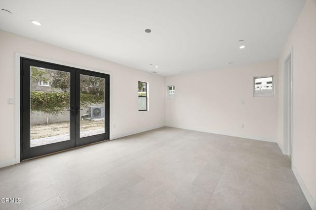 1194 Kingston Lane, Ventura CA: https://media.crmls.org/mediaz/cc18b620-82a6-4f55-9bd4-79469bfadeec.jpg