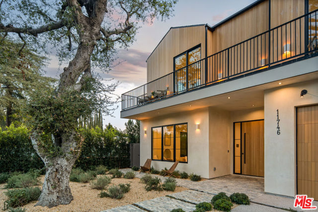 11746 La Maida Street, Valley Village CA: https://media.crmls.org/mediaz/cc18c88d-4ca9-44c8-81fb-2bf9d9b2ef6a.jpg