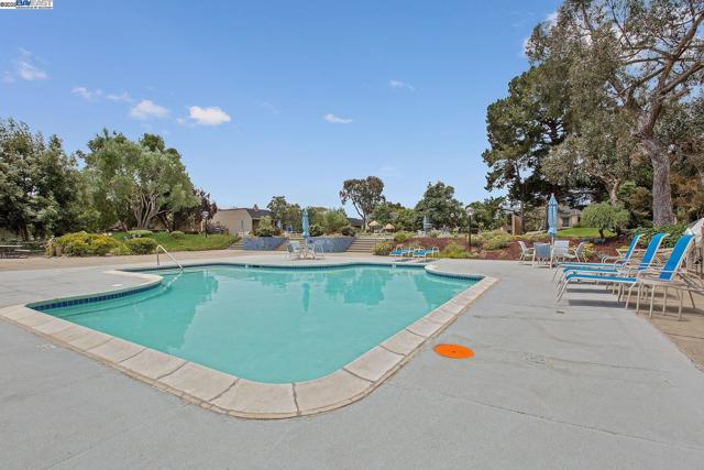 3032 CERRO VISTA, Alameda CA: https://media.crmls.org/mediaz/cc18cbc8-dd4d-46c5-b8c8-f1ecb2b1bd66.jpg