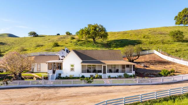 54800 Lonoak Road, King City CA: https://media.crmls.org/mediaz/cc18ff3e-56d4-49c4-a479-72bdac076cea.jpg