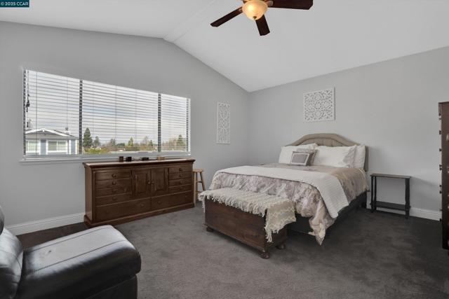 1274 Maywood Ln, Martinez CA: https://media.crmls.org/mediaz/cc192c74-3c46-48aa-9911-c8edd6927db3.jpg