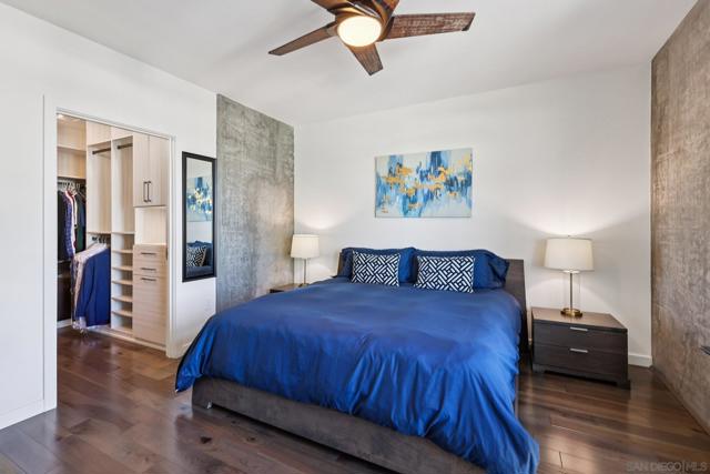 800 The Mark Ln, San Diego CA: https://media.crmls.org/mediaz/cc195327-07f8-43b2-ac39-50877cf9e5b9.jpg