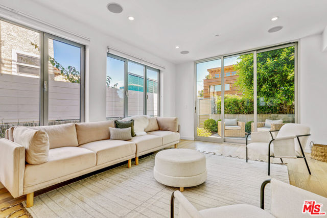 809 Brooks Avenue, Venice CA: https://media.crmls.org/mediaz/cc1a715f-3f77-4f9c-9866-6cf5b1f512e1.jpg