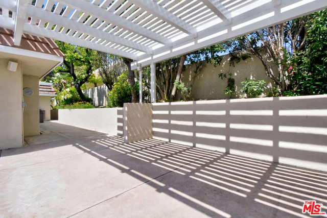 23637 Park Belmonte, Calabasas CA: https://media.crmls.org/mediaz/cc1af0a7-0b38-43e0-af84-110dbf15512c.jpg