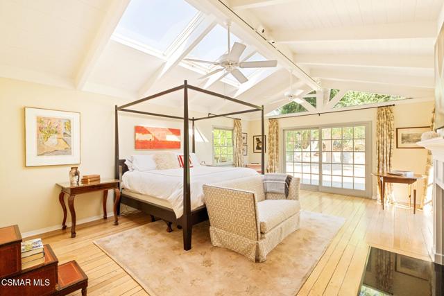 4658 Del Moreno Drive, Woodland Hills CA: https://media.crmls.org/mediaz/cc1b1bb0-fb60-4cab-8a05-1ac9010da689.jpg