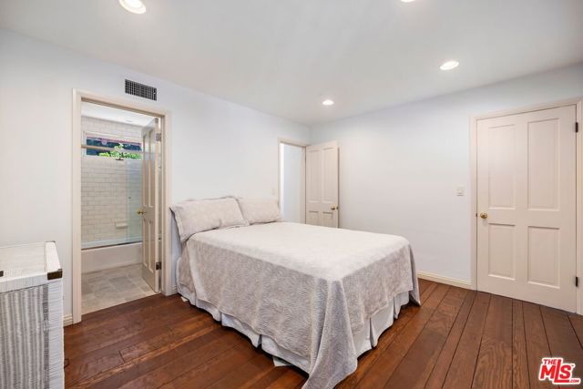 2562 Mandeville Canyon Road, Los Angeles CA: https://media.crmls.org/mediaz/cc1b329c-cfe0-46dd-9c01-cade4cfbf37b.jpg