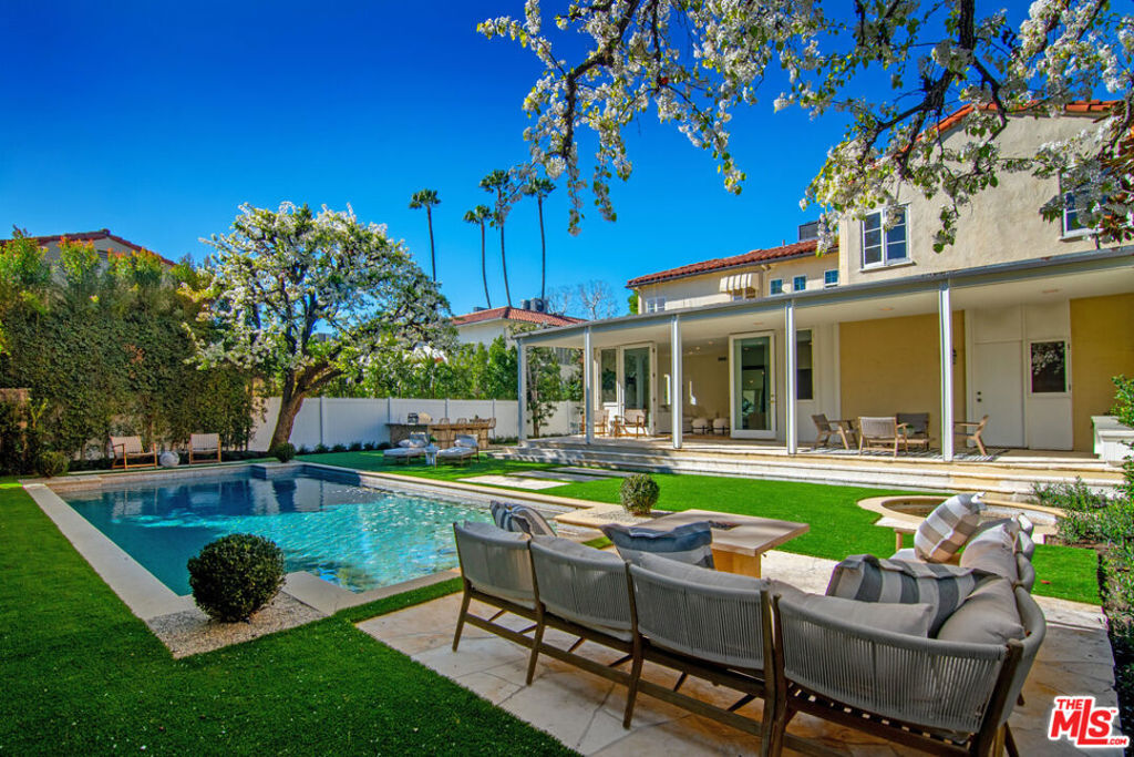 166 S McCadden Place, Los Angeles, CA 90004