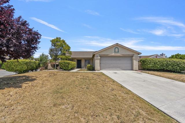 2301 Valley View Road, Hollister CA: https://media.crmls.org/mediaz/cc1c2f96-1e95-46a0-9d98-e6668046211a.jpg